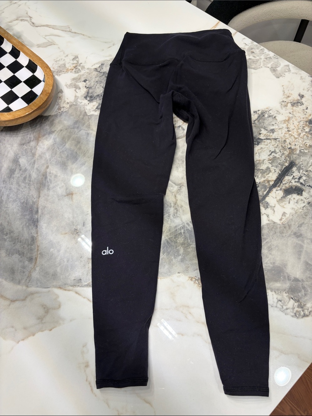 ALO Yoga woman black leggings full length great condition